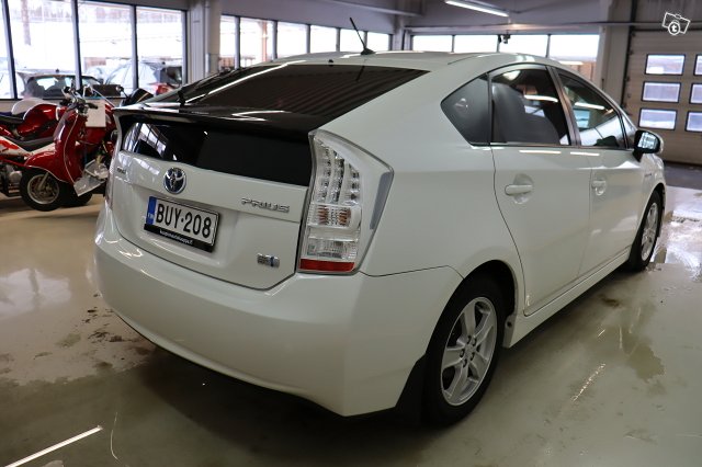 Toyota PRIUS 4
