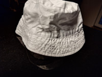 Valkoinen lasten hattu