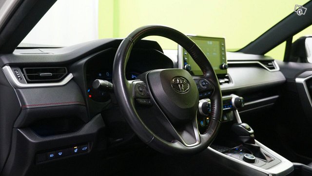 Toyota RAV4 Plug-In 8