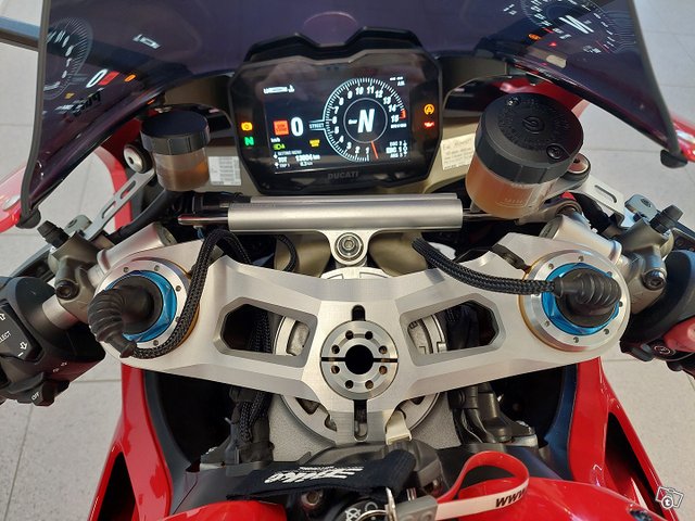 Ducati PANIGALE V4 17