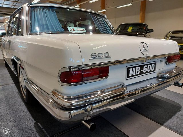 Mercedes-Benz 600 4