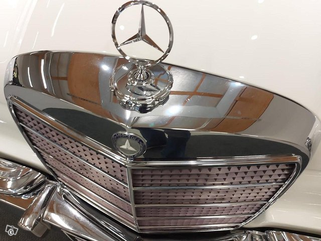 Mercedes-Benz 600 7