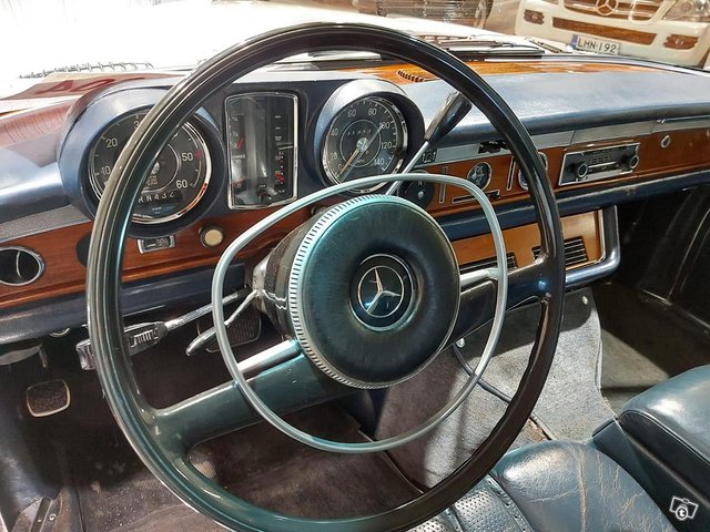 Mercedes-Benz 600 9