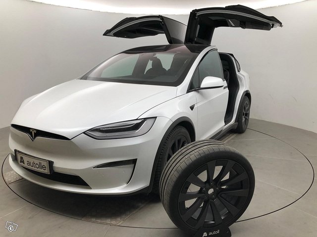 Tesla Model X 2