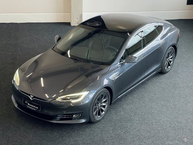 TESLA MODEL S 3