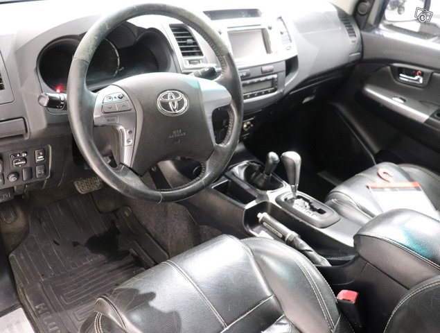 Toyota Hilux 11