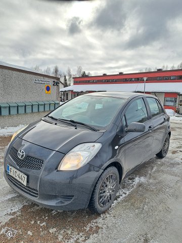 Toyota Yaris 4