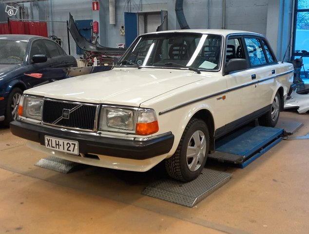 Volvo 240 1