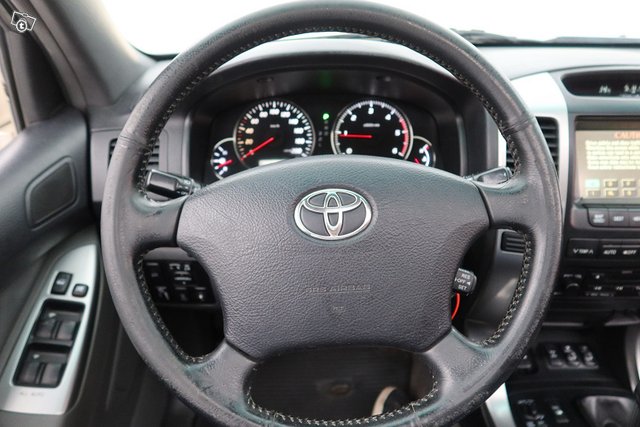 Toyota Land Cruiser 12