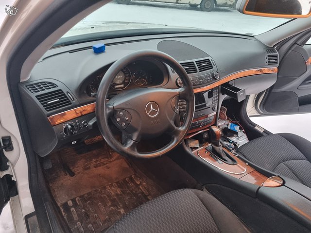 Mercedes-Benz E 200 3