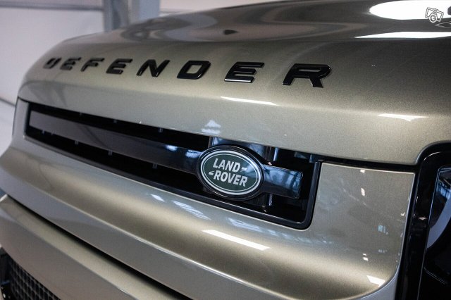 Land Rover Defender 8