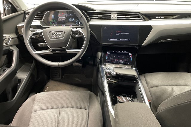 Audi Q8 E-tron 7