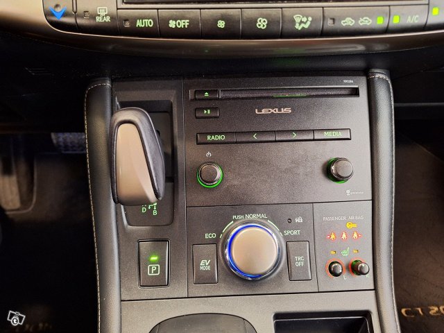 Lexus CT 16
