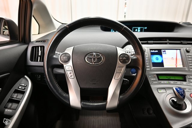 Toyota PRIUS PHEV 17