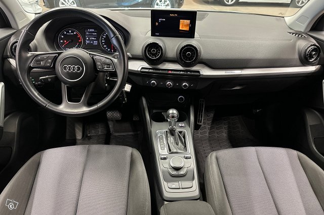 Audi Q2 8