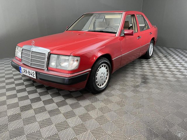 Mercedes-Benz E, kuva 1