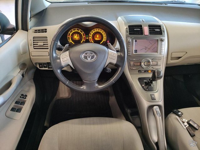 Toyota Auris 7