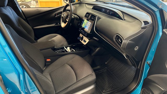 Toyota Prius Plug-in 15