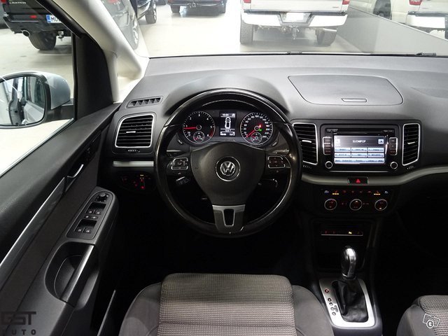 Volkswagen Sharan 4