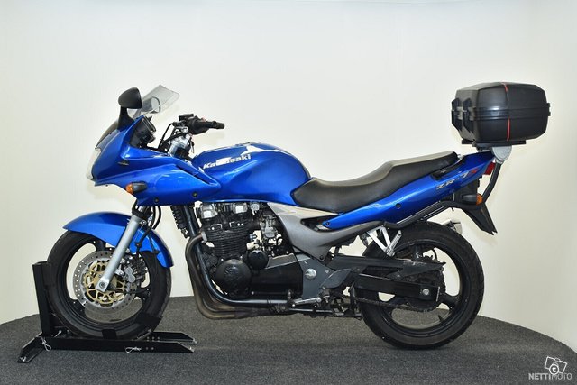 Kawasaki ZR-7S 5