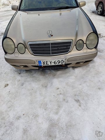 Mercedes-Benz E 220 1