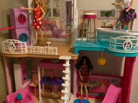 Barbie Rantatalo + 3 nukkea.