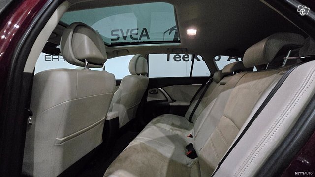 Toyota Avensis 8