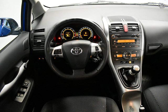 Toyota Auris 9