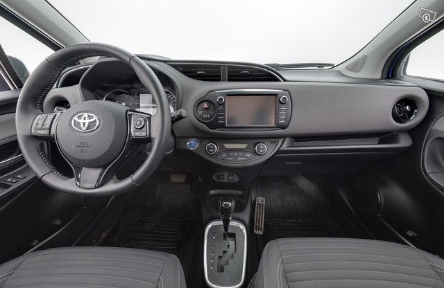 Toyota Yaris 12
