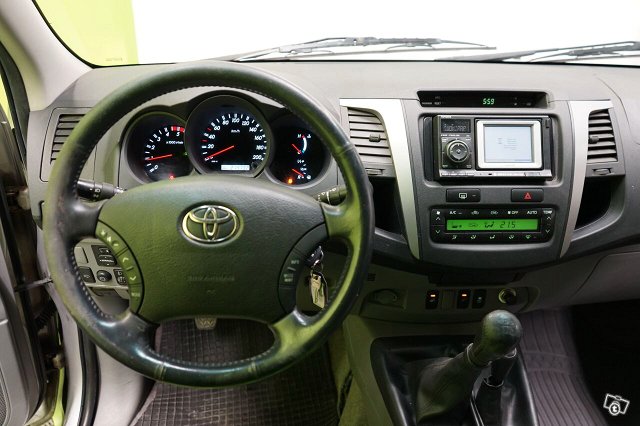 Toyota Hilux 8