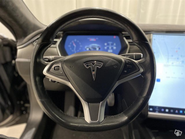 TESLA Model S 18