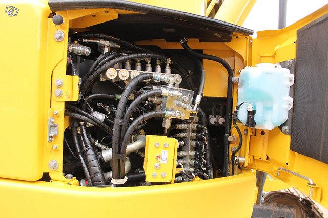 Komatsu PC 228 USLC / Engcon, 2 kauhaa, Rasvari, Webasto 10