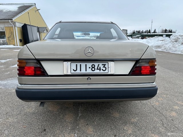 Mercedes-Benz 230 10