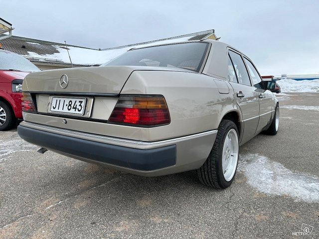 Mercedes-Benz 230 15