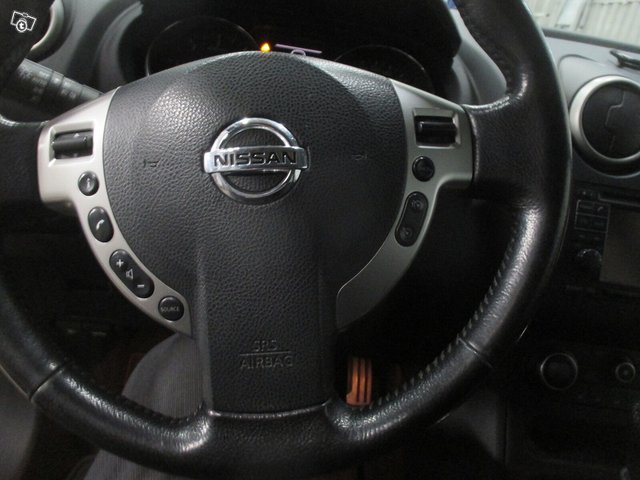 Nissan Qashqai+2 9