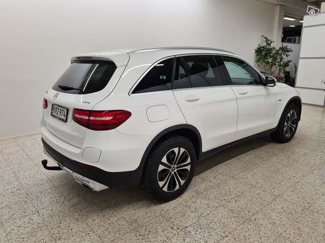 MERCEDES-BENZ GLC 4