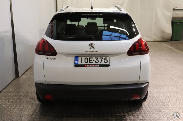 Peugeot 2008 4
