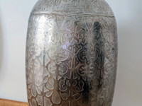 Marokkolaistyylinen hopeanvrinen vaasi 37,5cm
