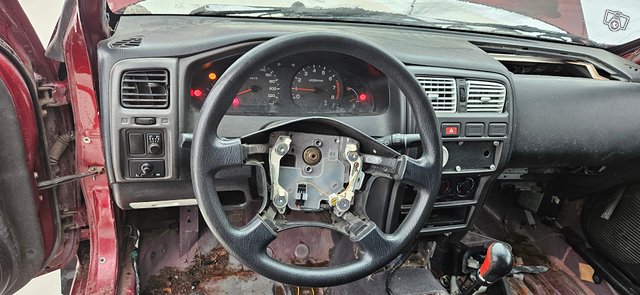Nissan Almera 8