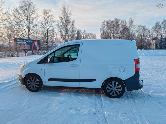 Ford Transit Courier 2