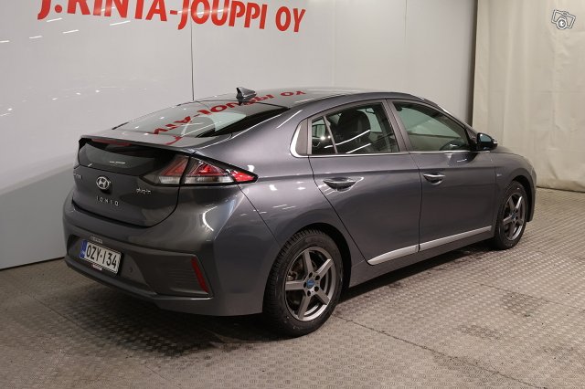 Hyundai IONIQ PLUG-IN 3