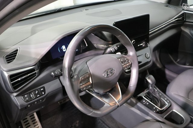 Hyundai IONIQ PLUG-IN 9