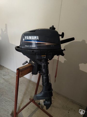 Yamaha F4, kuva 1