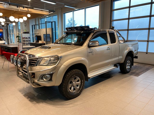 TOYOTA HILUX