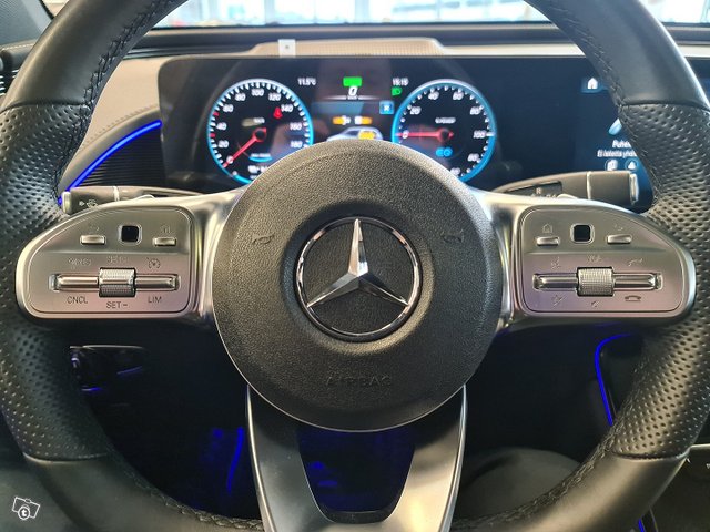 Mercedes-Benz EQC 12