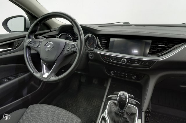 Opel Insignia 11