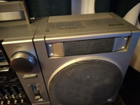 PHILIPS -radio + C-kasettisoitin kaiuttimin