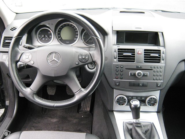 Mercedes-Benz C-sarja 8