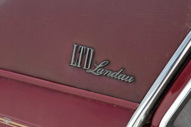 Ford LTD 8