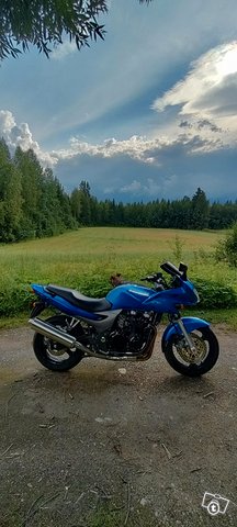 Kawasaki ZR-7S 10